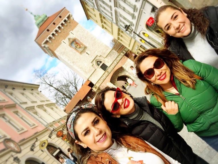 Mirey Montaño, Noemi Montaño, Blanca Avila y Lillian Sanchez en Cracovia